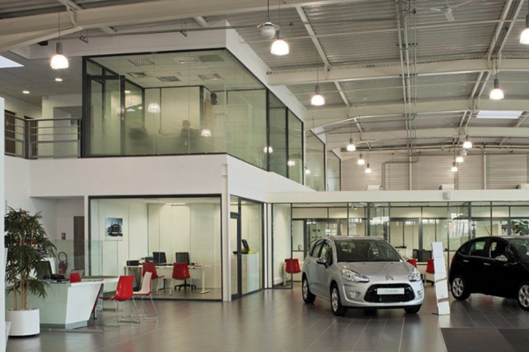 Kamai automobielsector showroom kantoorunit
